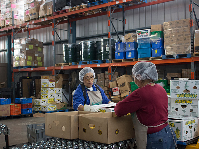 voluntarios de bancos alimentos Cáritas