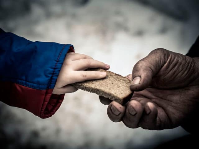 ejemplos-de-caridad-caritas-monterrey