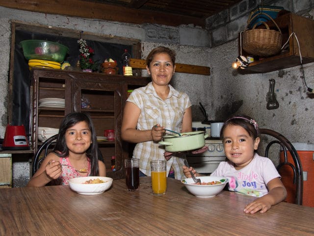 Derecho al alimento: cómo Cáritas garantiza su cumplimiento