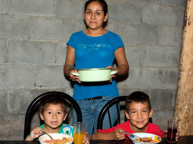 ¿Qué tipo de ayuda familiar brindamos en Cáritas de Monterrey?