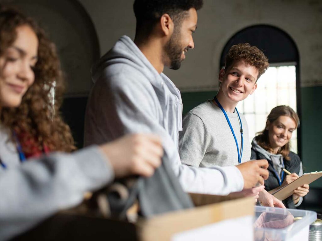 ¿Cuáles son las características del voluntariado social?