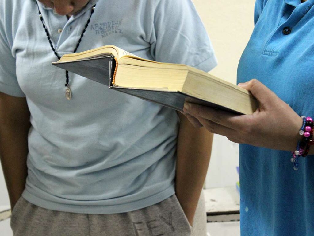 ¿Qué dice la biblia sobre servir a los demás?